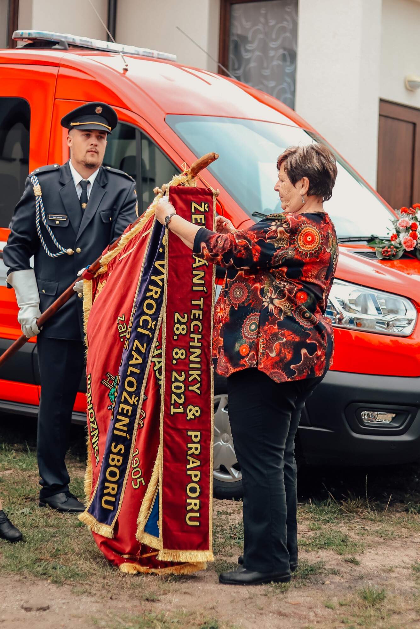 C4B54ED2-B0CB-4E61-9314-8170C51688BD